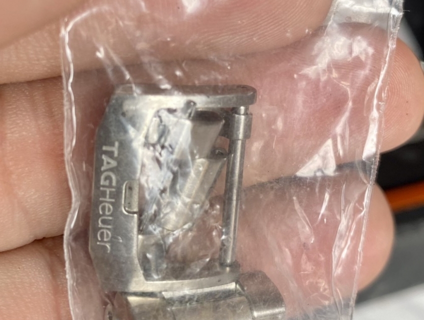 xuất cảnh bán đhồ Thụy Sĩ Tag Heuer Fomula 1,pin, mới 90%