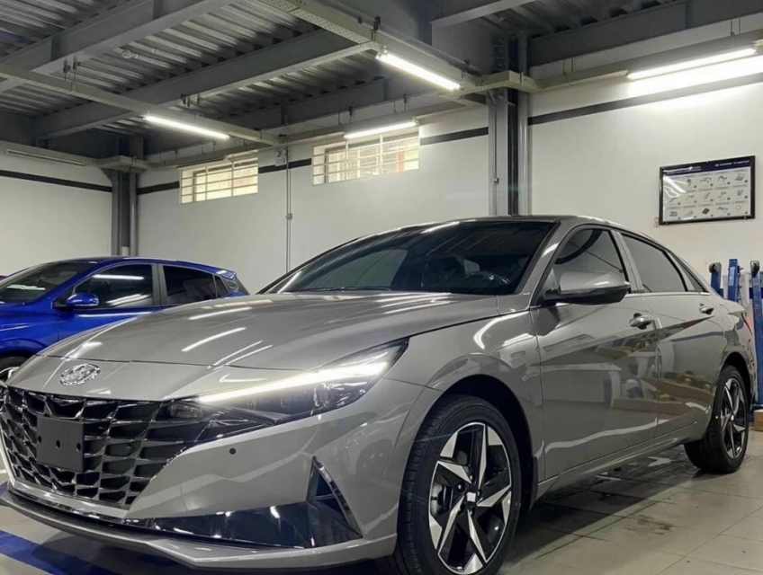 Hyundai Elantra 2.0 Màu Xám