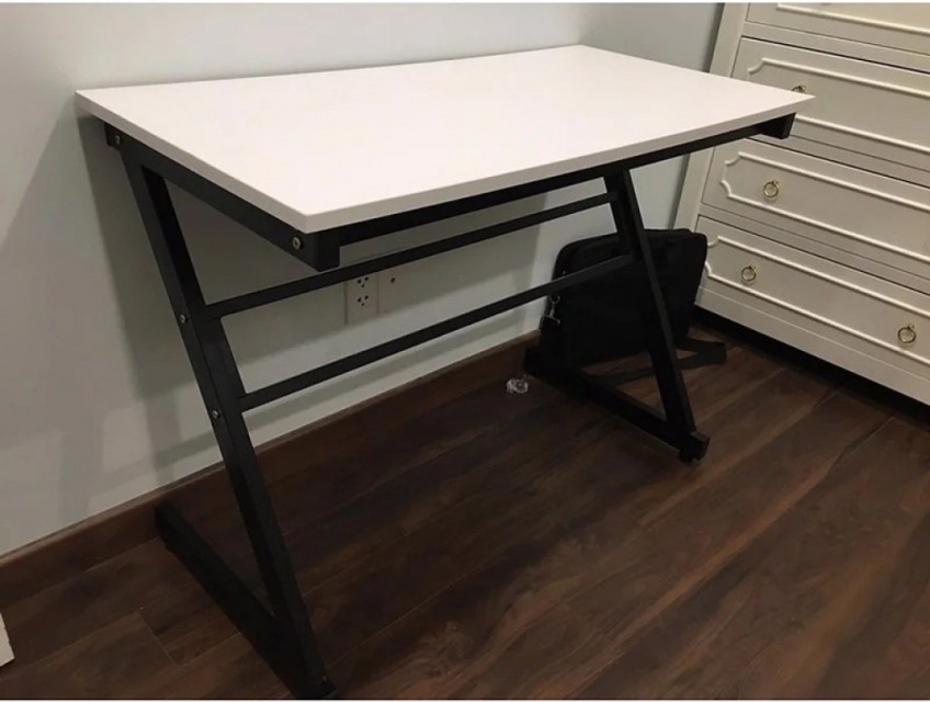 Bàn làm việc và học tập cho sinh viên Chữ Z nhiều màu sắc