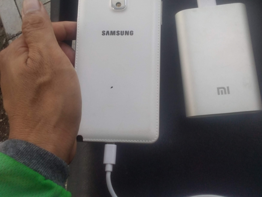 2 sạc dự phòng Mi10.000mAh còn tốt đủ nạp c