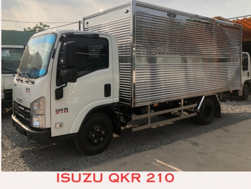 Xe Isuzu QKR 210 đời 2023 thùng mui bạt, thùng kín