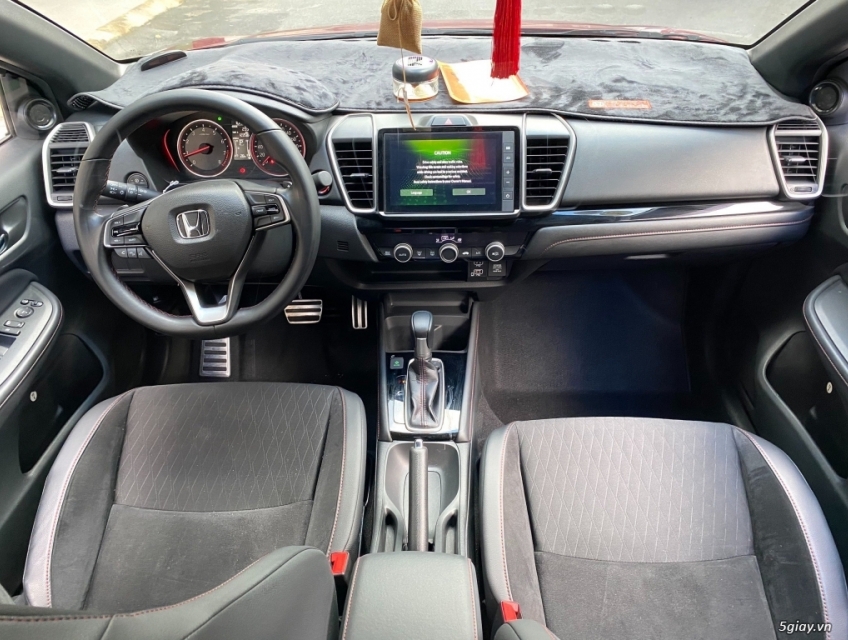 Cần bán xe City RS 2021 màu đỏ, bản đặt biệt thể thao, còn mới tinh