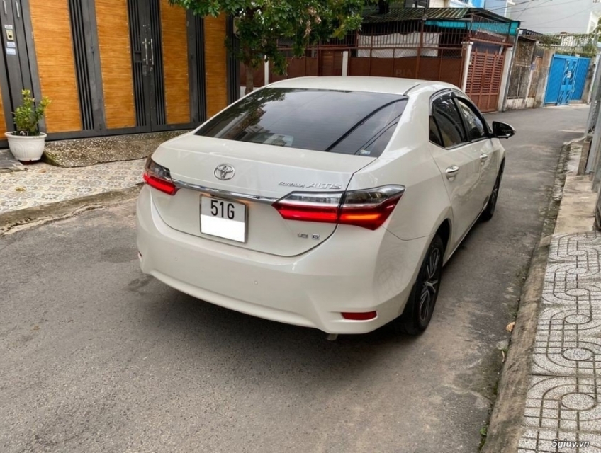 Bán xe TOYOTA ALTIS 2019 full AT 1.8 màu trắng xe gia đình sử dung