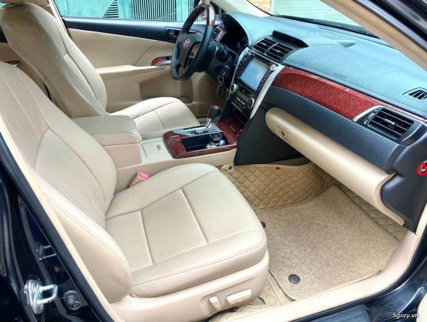 Cần bán xe Toyota Camry 2013, bản 2.5G màu đen