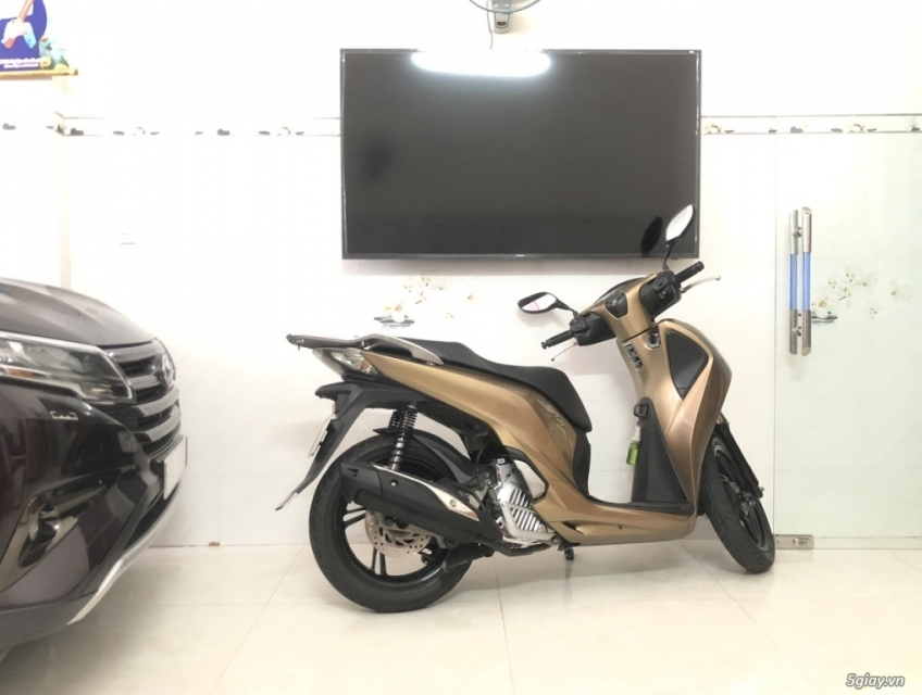 Bán xe chính chủ  SH150i thắng ABS đời 2018 nhà sài kỹ còn zin 90%