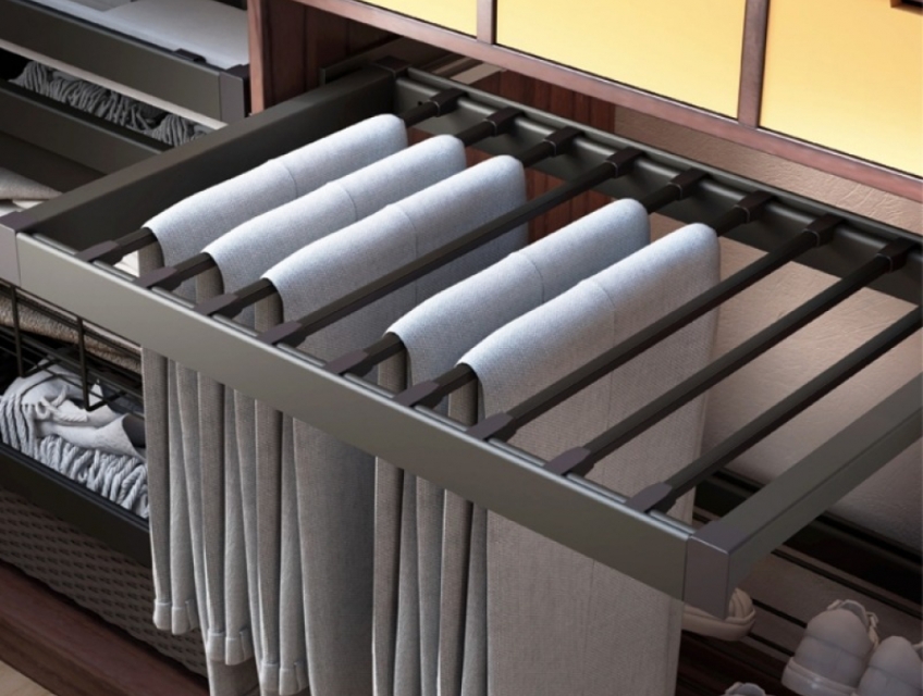 Nâng Tầm Phong Cách - Tối Ưu Không Gian Với Giá Treo Quần Âu