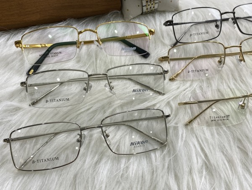 So sánh gọng kính titanium với các gọng khác có ưu điểm gì