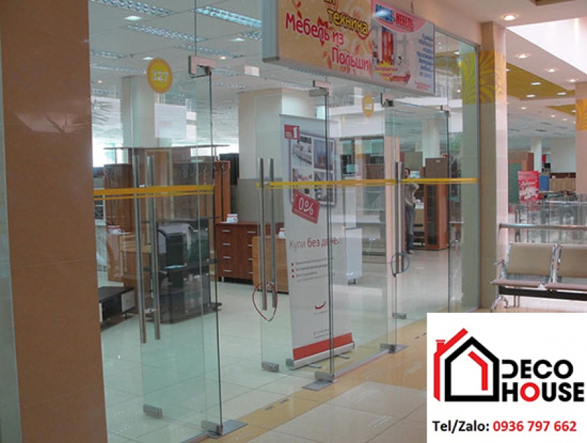 Phong cách thiết kế cửa kính thủy lực cho cửa hàng thời trang