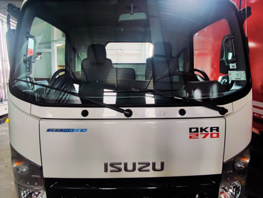 Isuzu QKR270 2T49 thùng dài 4m36