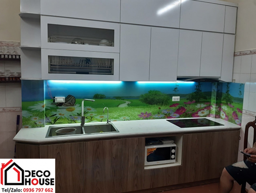 Những lưu ý khi thiết kế và đặt in kính ốp bếp phong cảnh