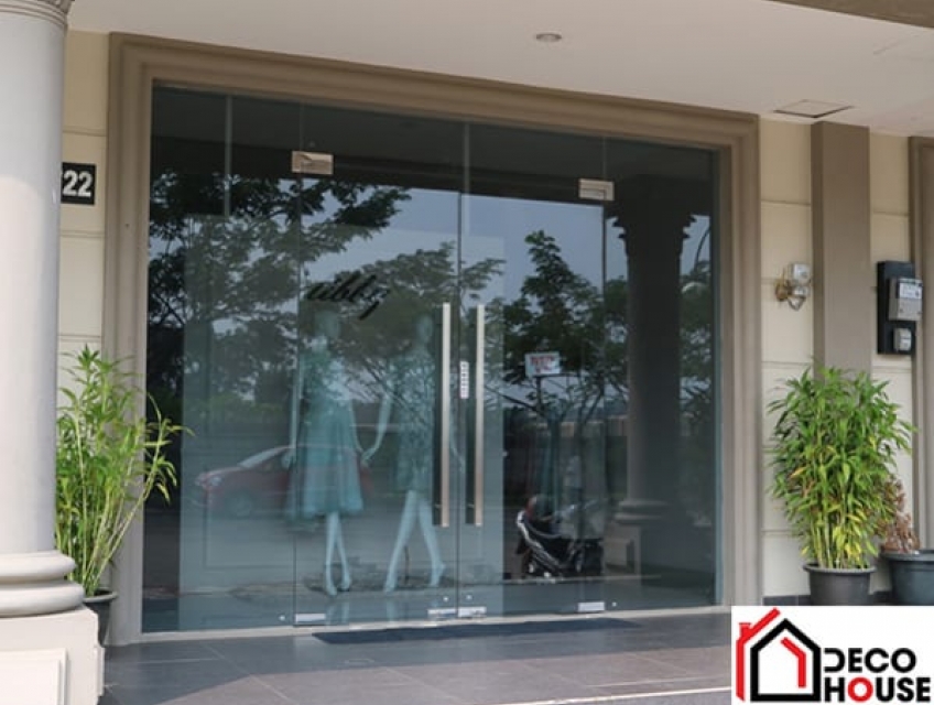 Phong cách thiết kế cửa kính thủy lực 2 cánh cho biệt thự và nhà phố