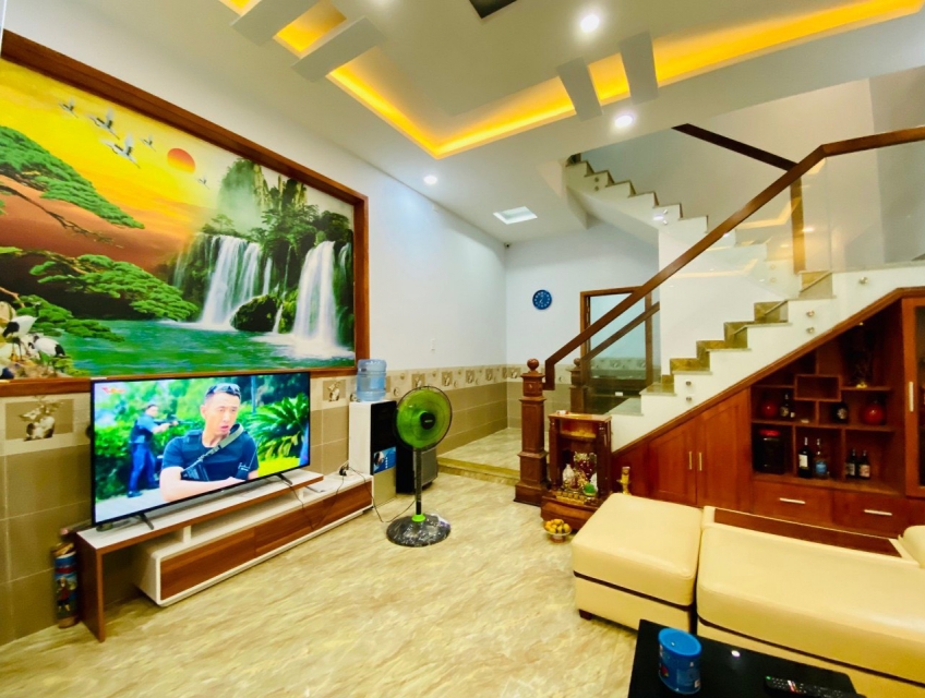 CHÍNH CHỦ BÁN CĂN NHÀ 1 TRỆT 2 LẦU TẠI PHƯỜNG LONG BÌNH TÂN. THỔ CƯ