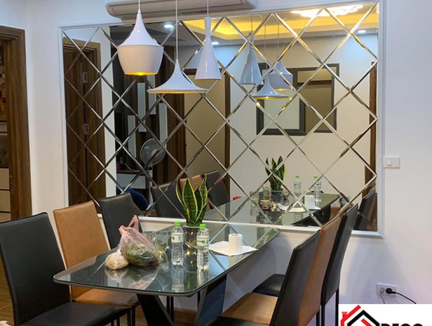 Tăng cường tính thẩm mỹ với gương trang trí trong phòng ăn liền kề bếp