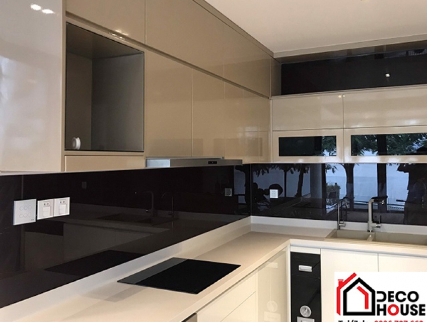 Các lỗi thường gặp khi sử dụng kính ốp bếp màu đen và cách khắc phục