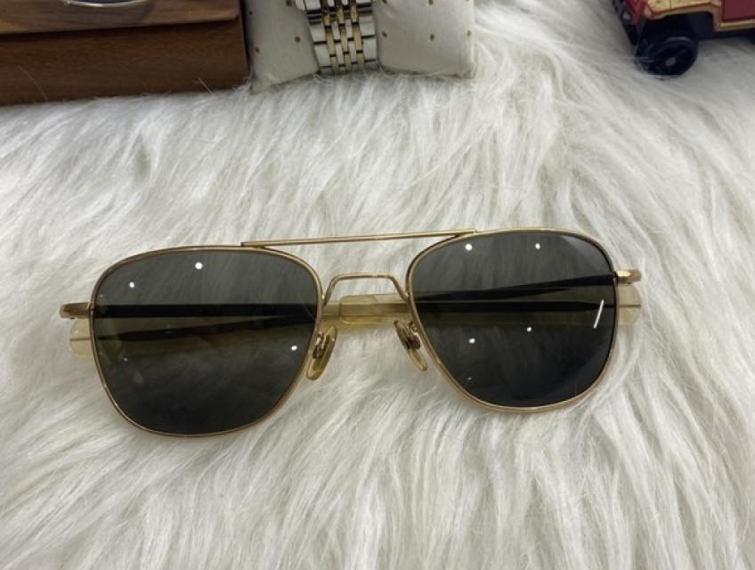 Hướng dẫn nhận biết kính cơn mỹ thật giả các đời kính cơn