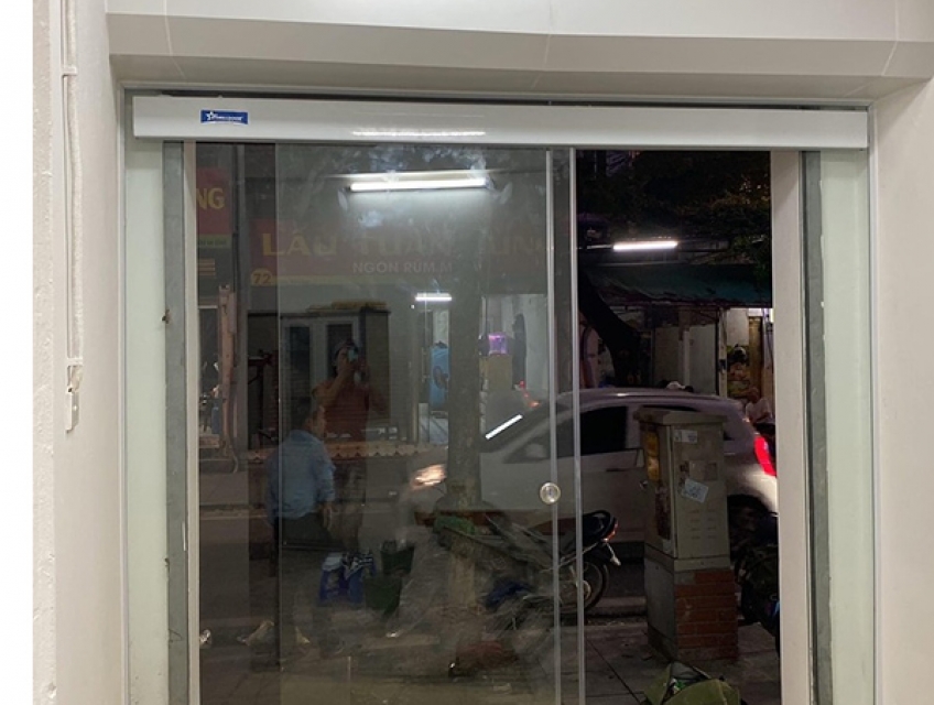 Cửa kính đẩy ngang và thiết kế mở rộng không gian sống