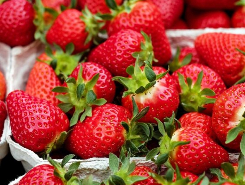 Cách Ăn Dâu Tây Cùng Sữa Đặc - Món Ngon Tuyệt Đỉnh Cho Mùa Hè