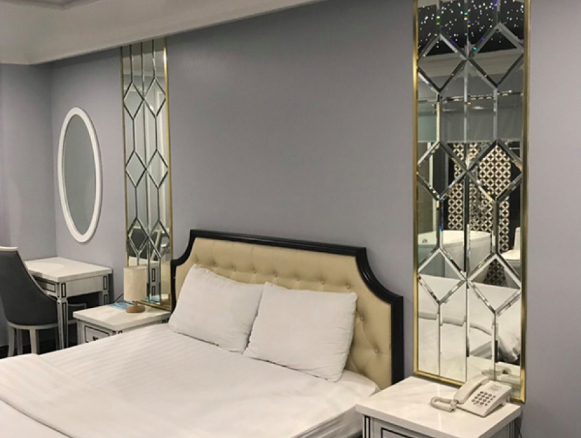 Gương dán tường trong phòng ngủ trẻ em: An toàn và thực dụng