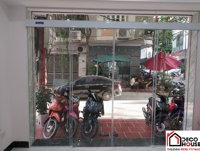 Cửa lùa Zamilldoor 2 cánh trong thiết kế nhà hàng và quán cafe