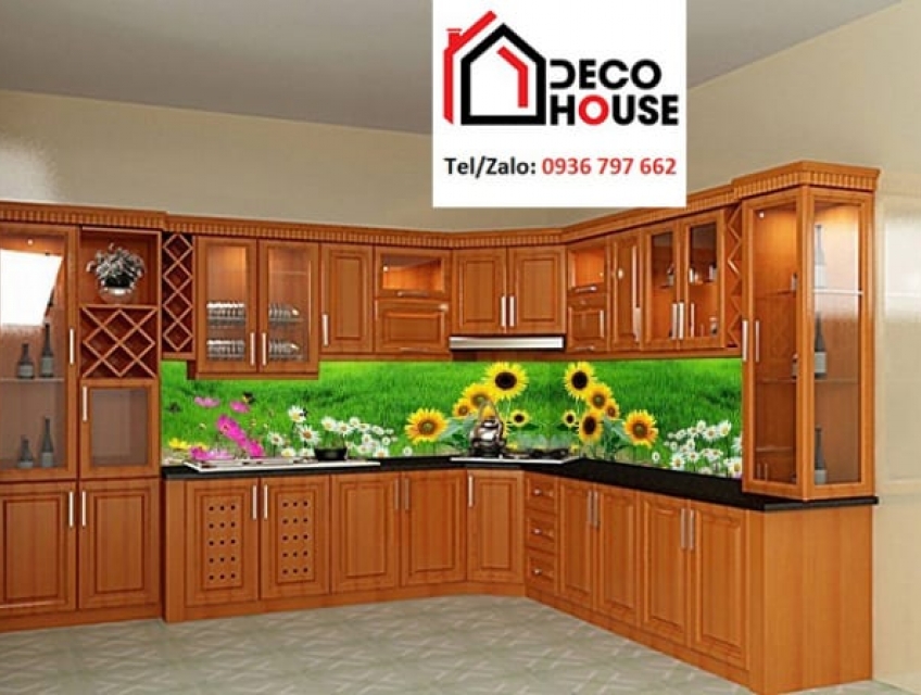 Phong cách thiết kế và màu sắc phù hợp với kính ốp bếp hình hoa hướng