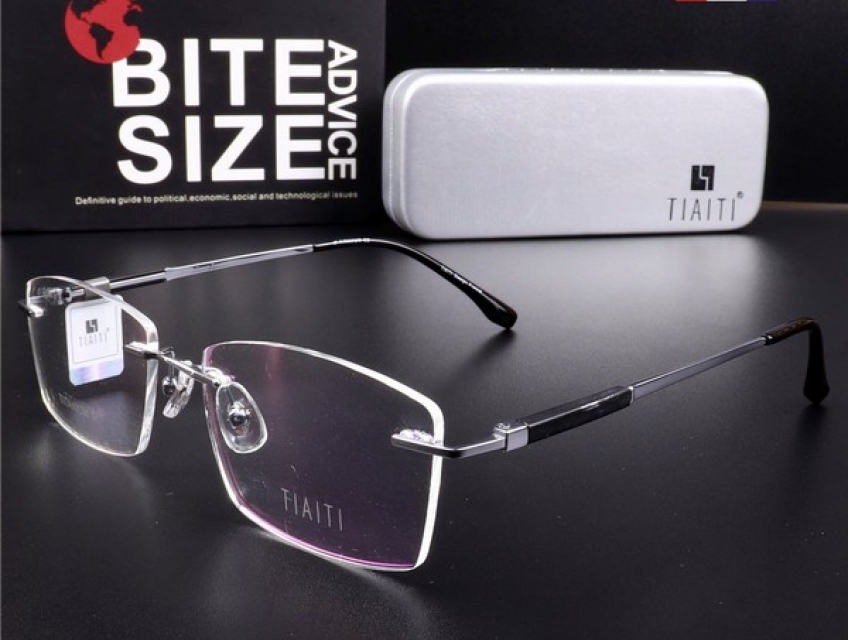 Địa chỉ bán gọng kính titan nguyên khối 3 mảnh chính hãng giá chỉ