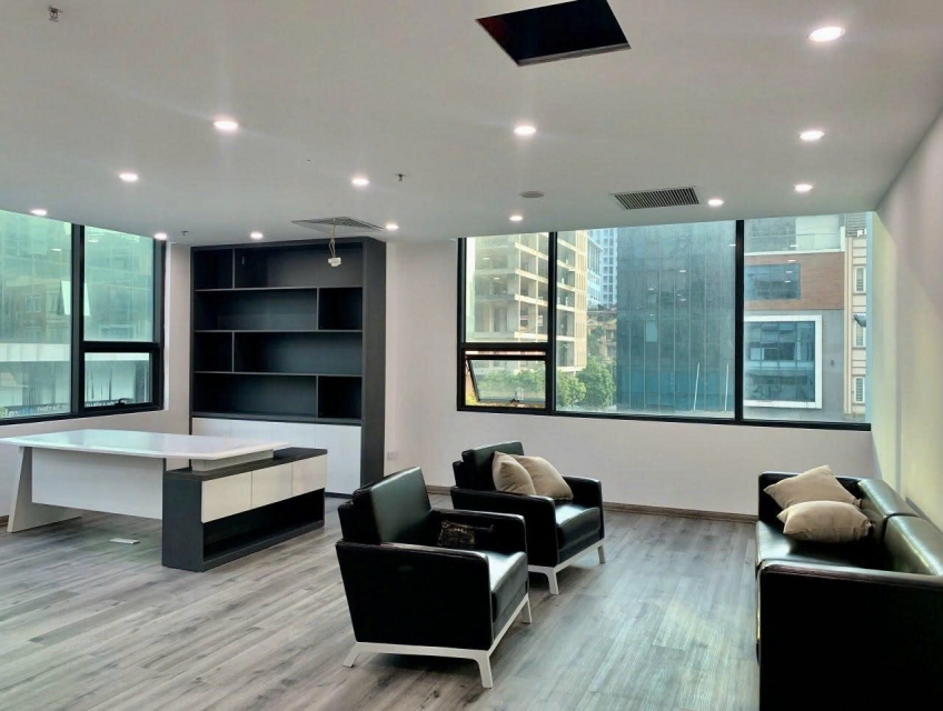 Cho Thuê Văn Phòng 7 Tầng 1 Hầm Mặt Phố Duy Tân, 140m² Giá Rẻ Cho