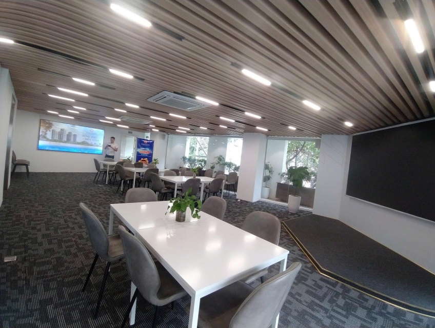 Cho Thuê Văn Phòng 140m² Mặt Phố Trần Thái Tông, Giá Rẻ Nhất, Quận