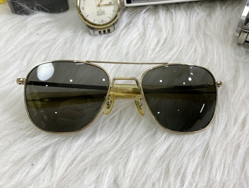 Cần bán kính cơn mỹ xịn chính hãng đời 1980 kính cổ sưu tầm đẹp giá rẻ