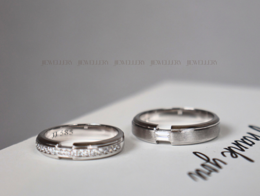 Cần bao nhiêu tiền để mua nhẫn cưới vàng trắng 18K?