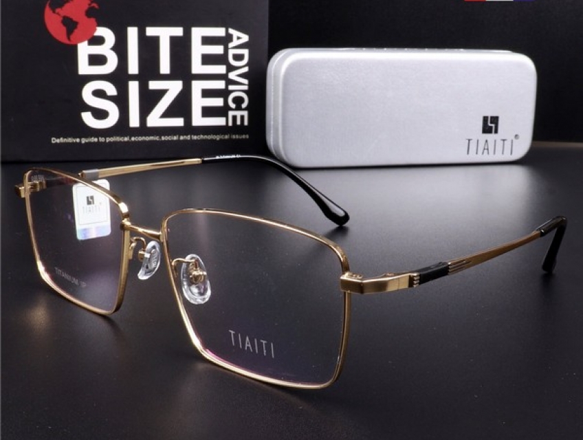 Gọng kính cận cho dân văn phòng gọng kính titan chính hãng đẹp xịn