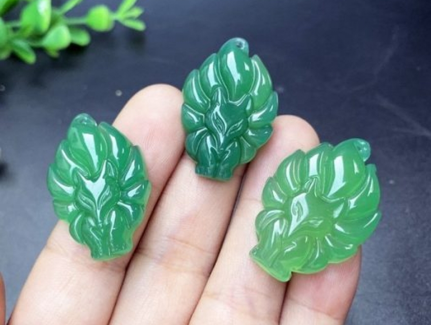 Mặt dây chuyền phong thuỷ hồ ly chúa hợp tuổi nhâm tý 1972 đá tự nhiên