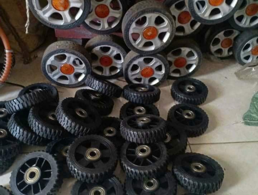 Bánh xe cổng xếp tự động