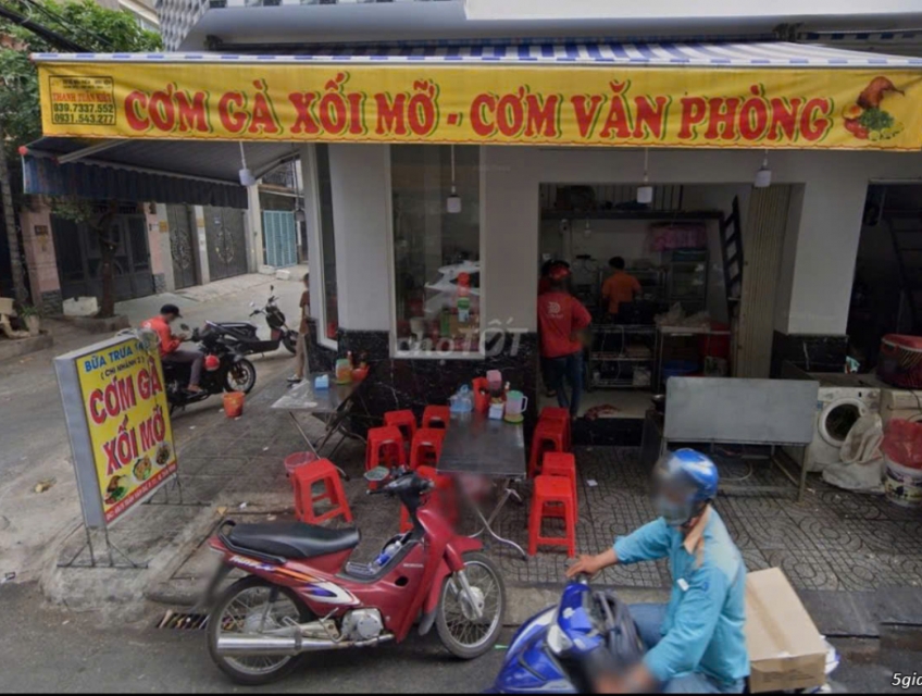 Bữa Trưa Việt - Cơm Gà Phủ Xốt tuyển Nam phụ bếp ở Tân Bình