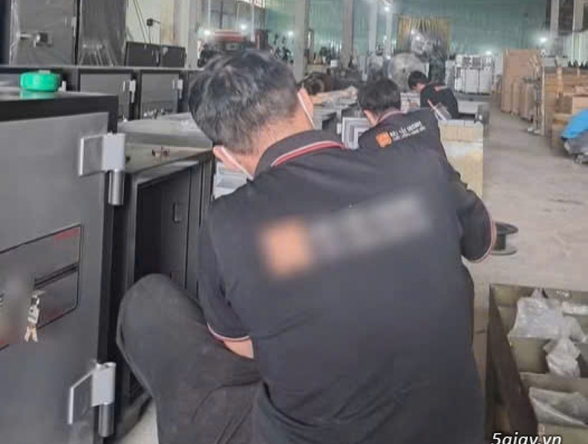 Tuyển thợ sơn két sắt làm tại Q12