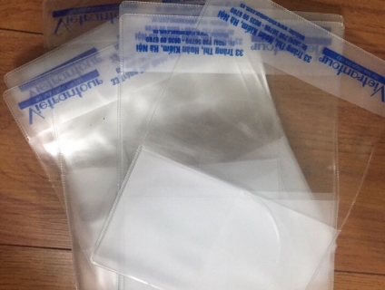 Vỏ hộ chiếu nhựa dẻo có khe nhét thẻ làm quà tặng du lịch