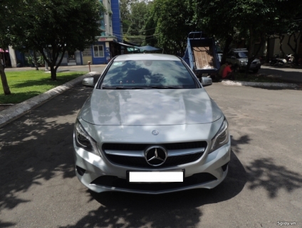 Mercedes Benz CLA 200 xe nhập khẩu, màu bạc năm SX 2015