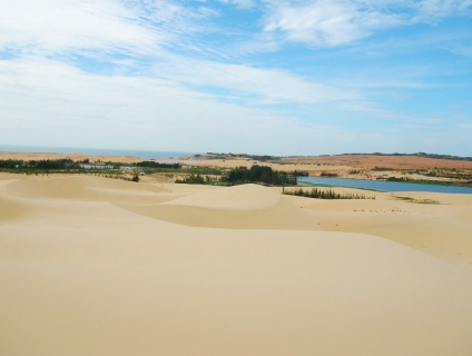 Bí quyết thuê xe đi du lịch Bàu Trắng - Phan Thiết dịp hè này