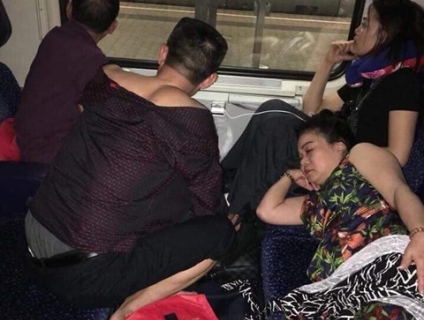 Bỏ tiền tỷ để hành xác mà.