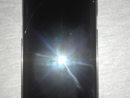 Cần bán galaxy note 8 màu tím xách tay bị nứt mặt kiếng