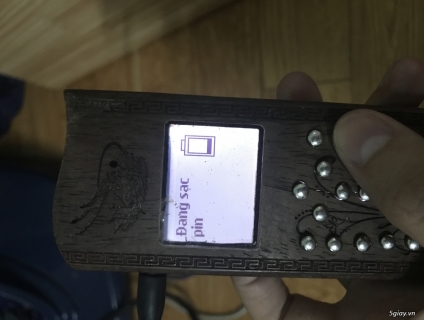 Nokia 1202 lên võ gỗ độc lạ