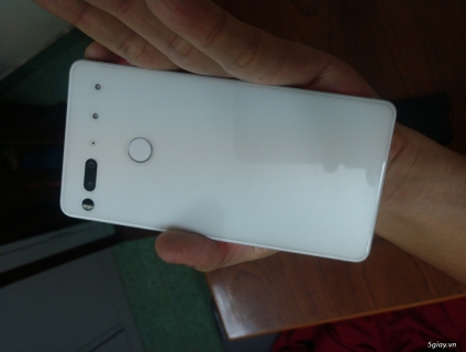 Essential phone 99% và redmi note 4x 99%