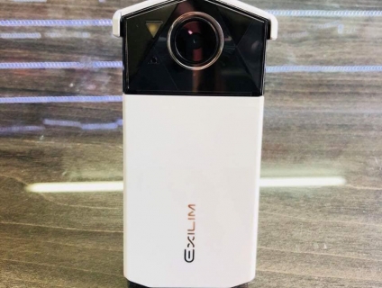 CẦN BÁN MÁY ẢNH THẦN THÁNH CASIO Exilim TR70 màu trắng new 99%