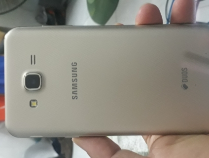 Cần Bán Samsung Galaxy J7 2015 (J700)màu vàng,mới 99%,giá:2,1 triệu,