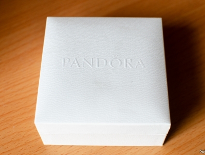 Cần bán bộ vòng nữ trang mua tại Pandora concept store