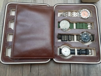 Hộp đựng 8 cái đồng hồ  8 là Bát nghĩa là Phát
