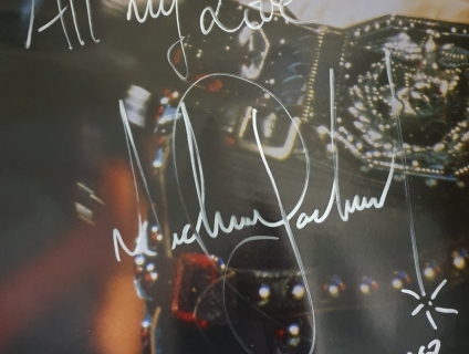 Poster chữ ký tay Michael Jackson kích thước 57x87cm end 23h 11/8/2019