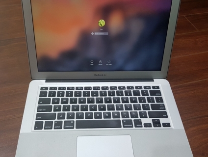 Macbook Air 13inches model 2014