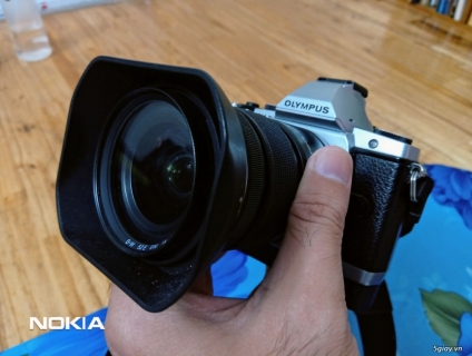 Cần bán Olympus OMD EM5 + len kit 12 - 50 + grip giá rẻ