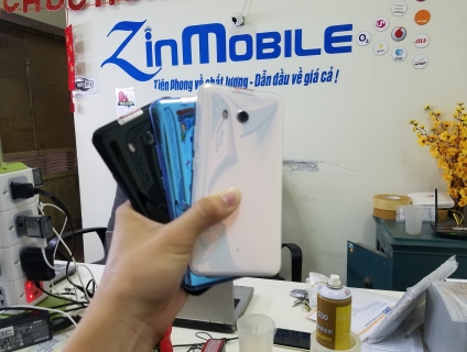 Điện thoại HTC U11 - Liknew Zin 100% tặng sạc cáp nhanh + que chọc sim