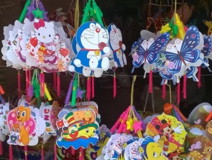 Lồng đèn Trung thu, lồng đèn nhạc, lồng đèn pin làm quà tặng cho trẻ